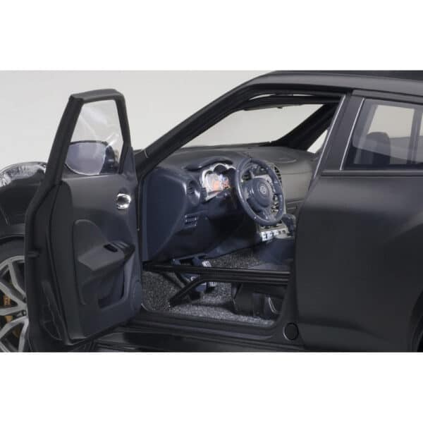 autoart - 1:18 nissan juke-r 2.0 (matt black)