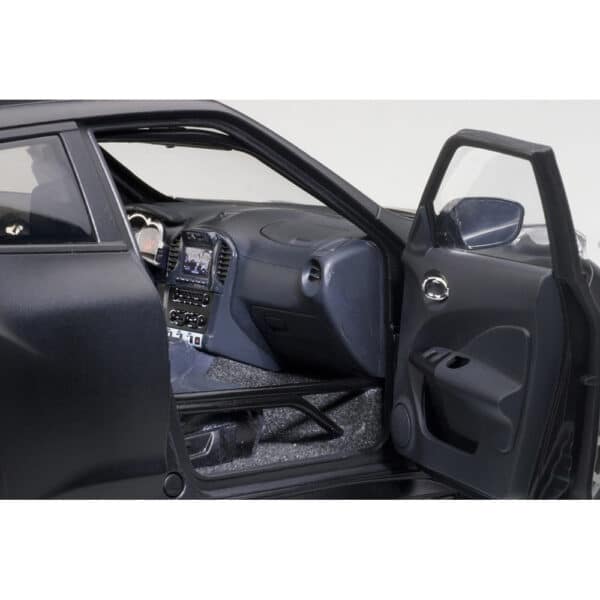 autoart - 1:18 nissan juke-r 2.0 (matt black)