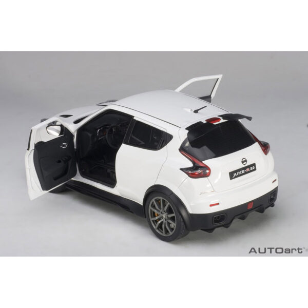 autoart - 1:18 nissan juke-r 2.0 (white)