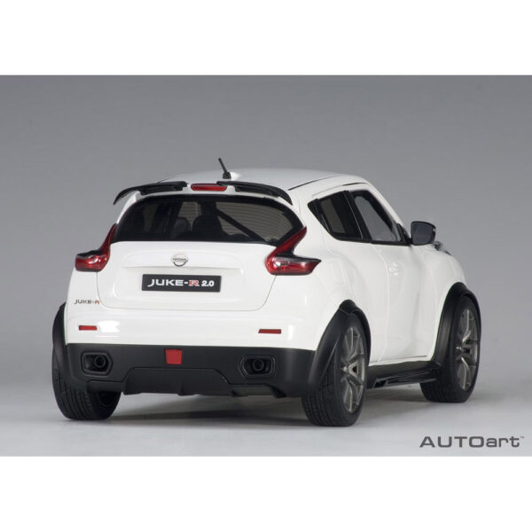 autoart - 1:18 nissan juke-r 2.0 (white)