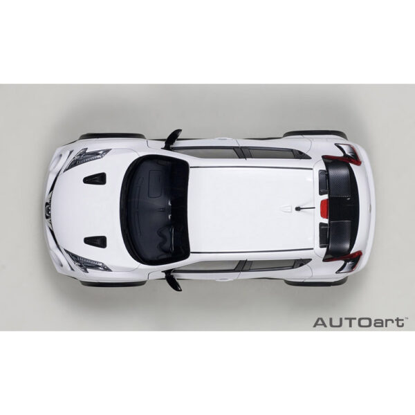 autoart - 1:18 nissan juke-r 2.0 (white)