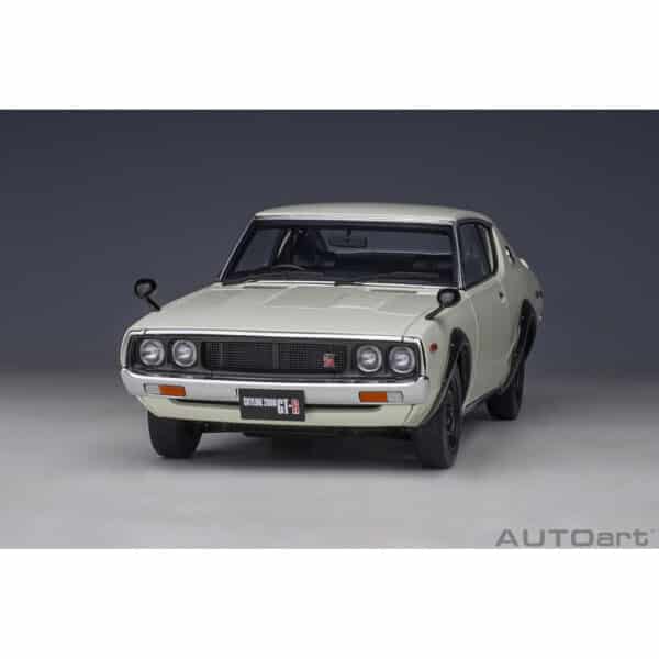 autoart - 1:18 nissan skyline 2000 gt-r (kpgc110) standard version (white)