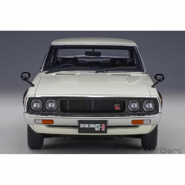 autoart - 1:18 nissan skyline 2000 gt-r (kpgc110) standard version (white)