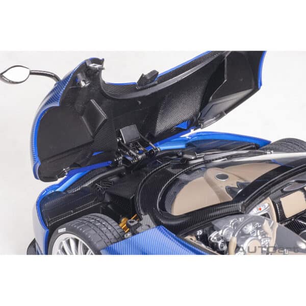 autoart - 1:18 pagani huayra roadster (blue carbon)