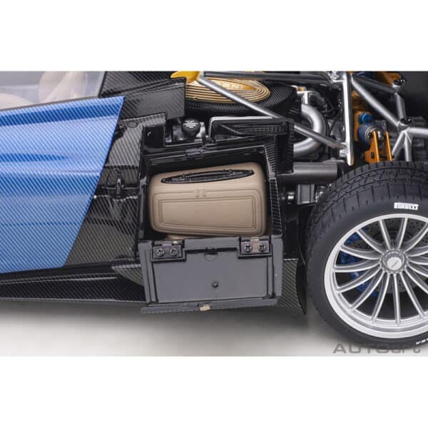 autoart - 1:18 pagani huayra roadster (blue carbon)