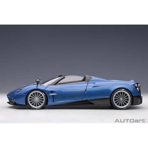 autoart - 1:18 pagani huayra roadster (blue carbon)