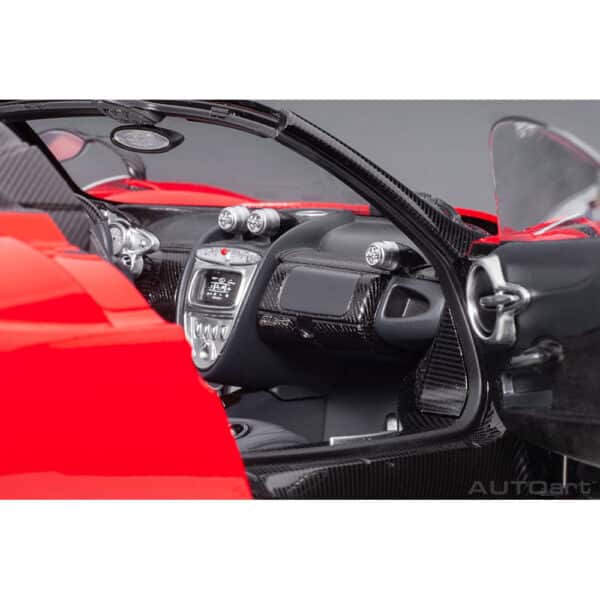 autoart - 1:18 pagani huayra roadster (rosso monza)