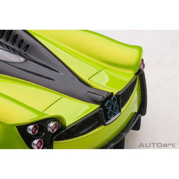 autoart - 1:18 pagani huayra roadster (verde firenze)
