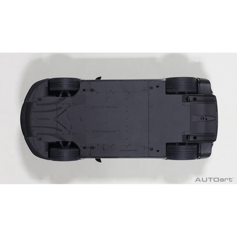 autoart - 1:18 porsche 918 spyder weissach package (basalt black metallic)