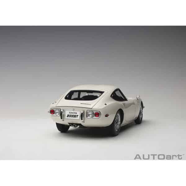 autoart - 1:18 toyota 2000gt (white with metal wire spoke wheels)