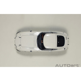 autoart - 1:18 toyota 2000gt (white with metal wire spoke wheels)