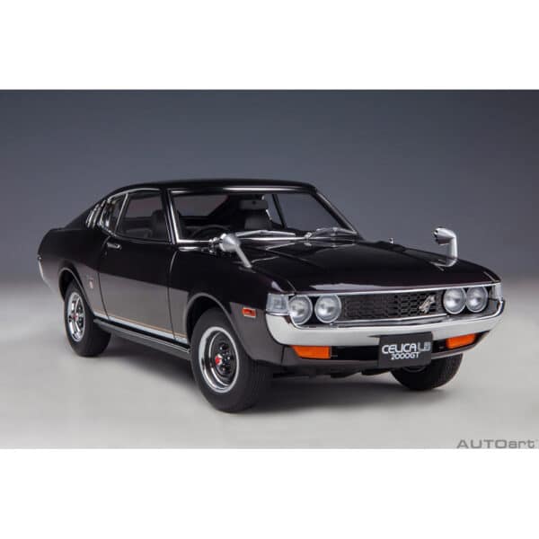 autoart - 1:18 toyota celica liftback 2000gt (ra25) 1973 (dark purple metallic)