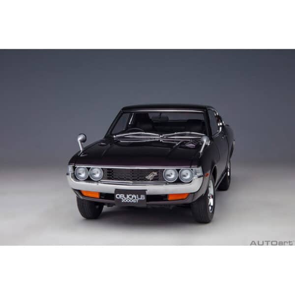 autoart - 1:18 toyota celica liftback 2000gt (ra25) 1973 (dark purple metallic)