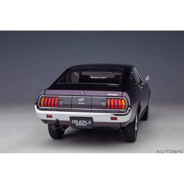 autoart - 1:18 toyota celica liftback 2000gt (ra25) 1973 (dark purple metallic)
