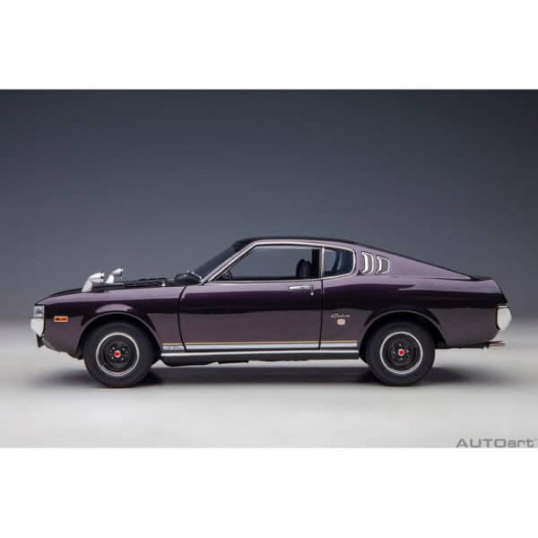 autoart - 1:18 toyota celica liftback 2000gt (ra25) 1973 (dark purple metallic)