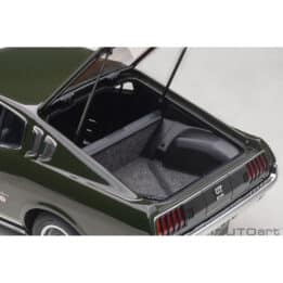 autoart - 1:18 toyota celica liftback 2000gt (ra25) 1973 (moss green)