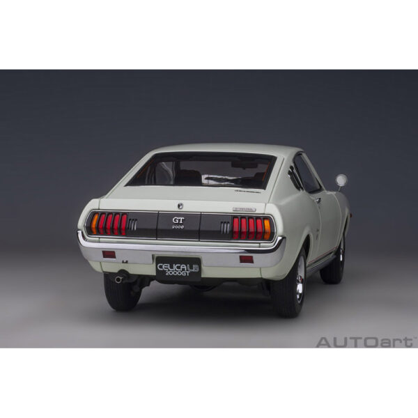autoart - 1:18 toyota celica liftback 2000gt (ra25) 1973 (white)