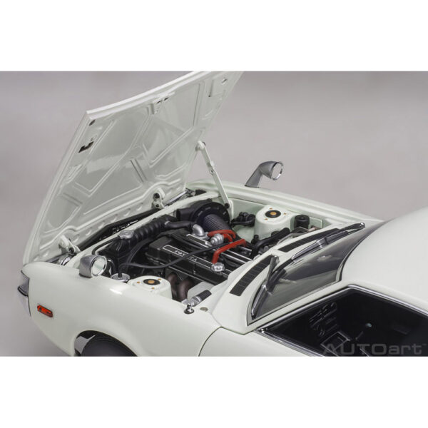 autoart - 1:18 toyota celica liftback 2000gt (ra25) 1973 (white)