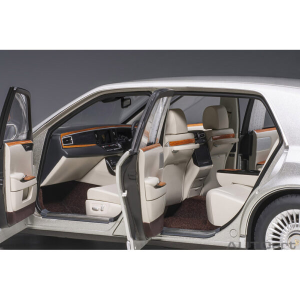 autoart - 1:18 toyota century with curtains (silver)