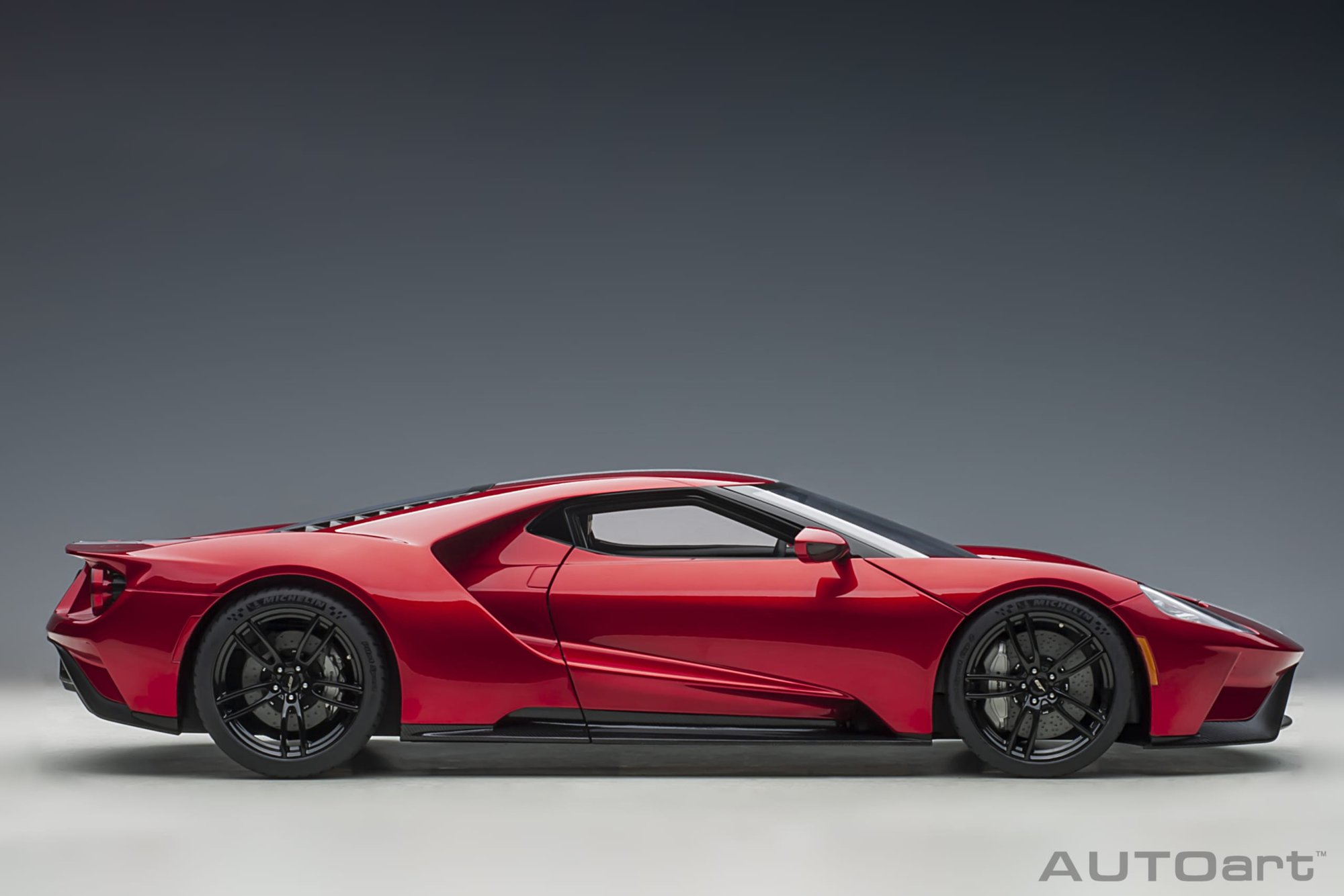 AUTOart 1:12 Ford GT Liquid Red 2017 (12106) Composite Model 13 AUTOart 1:12 Ford GT 2017 Liquid Red (12106) composite model – side view