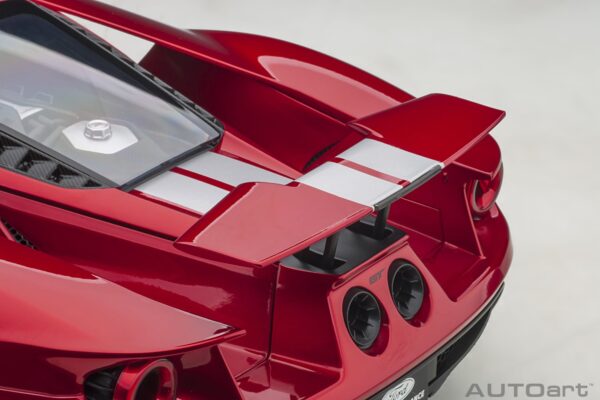 AUTOart 1:12 Ford GT Liquid Red 2017 (12106) Composite Model 20 AUTOart 1:12 Ford GT 2017 Liquid Red (12106) composite model – rear detail
