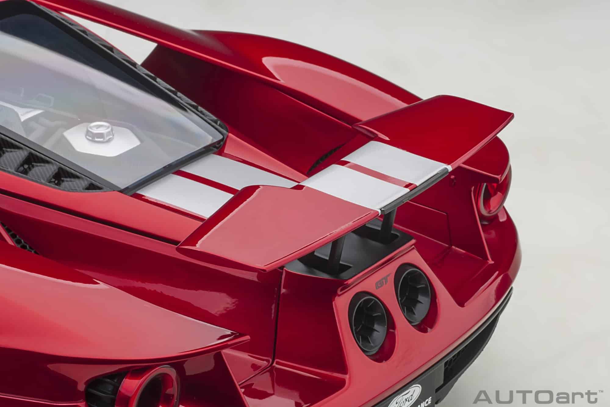 AUTOart 1:12 Ford GT Liquid Red 2017 (12106) Composite Model 8 AUTOart 1:12 Ford GT 2017 Liquid Red (12106) composite model – rear detail