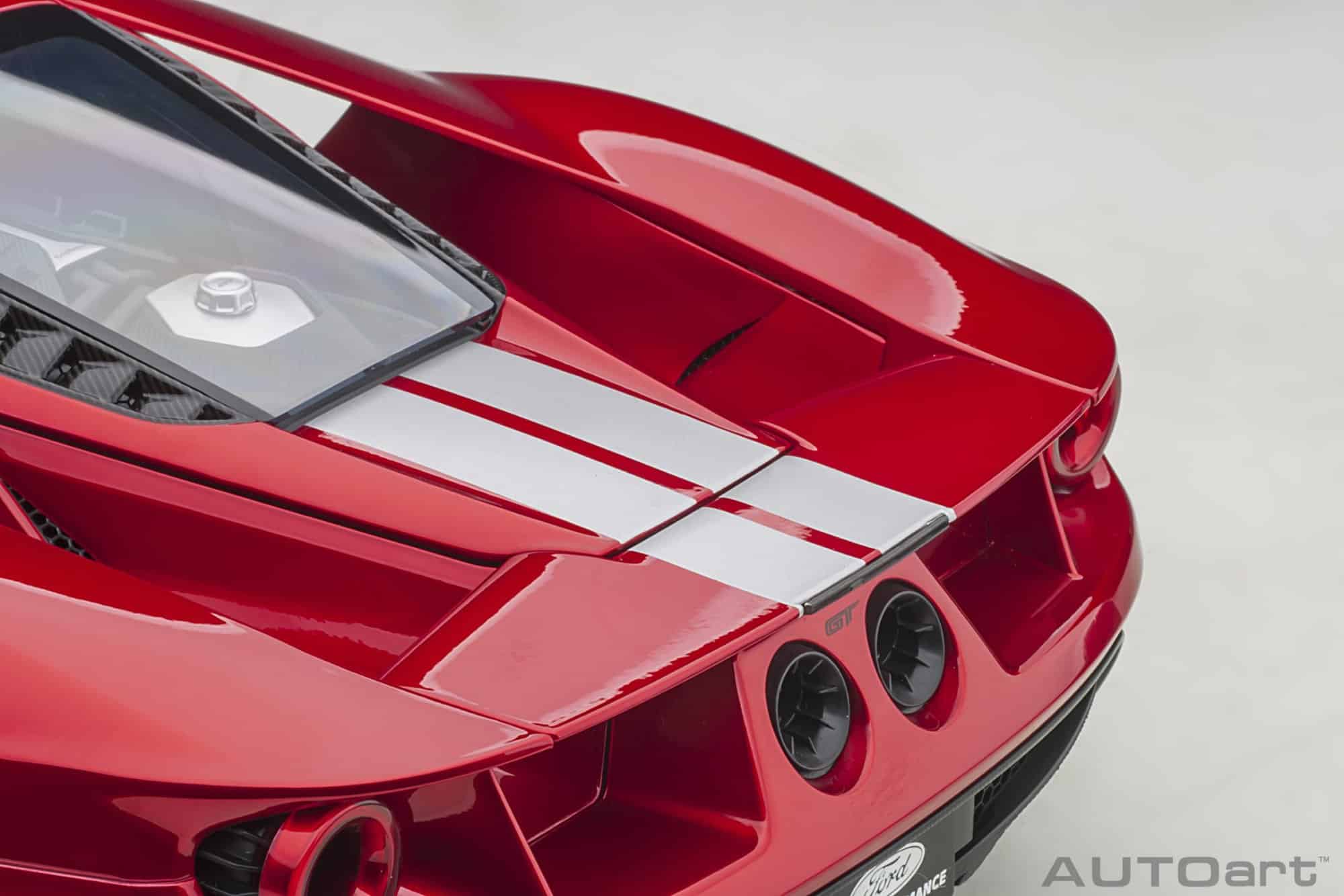 AUTOart 1:12 Ford GT Liquid Red 2017 (12106) Composite Model 9 AUTOart 1:12 Ford GT 2017 Liquid Red (12106) composite model – rear diffuser detail