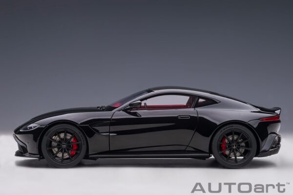 AUTOart 1:18 Aston Martin Vantage 2019 Jet Black (70275) Composite Model 15 AUTOart 1:18 Aston Martin Vantage 2019 Jet Black (70275) composite model – front side view