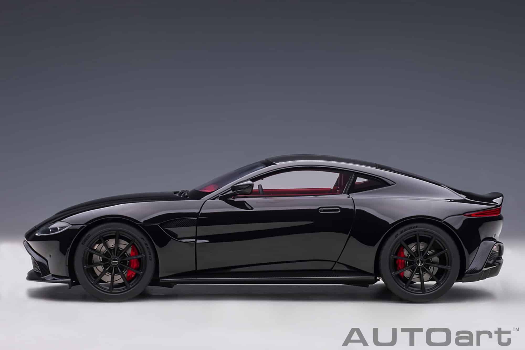AUTOart 1:18 Aston Martin Vantage 2019 Jet Black (70275) Composite Model 4 AUTOart 1:18 Aston Martin Vantage 2019 Jet Black (70275) composite model – front side view
