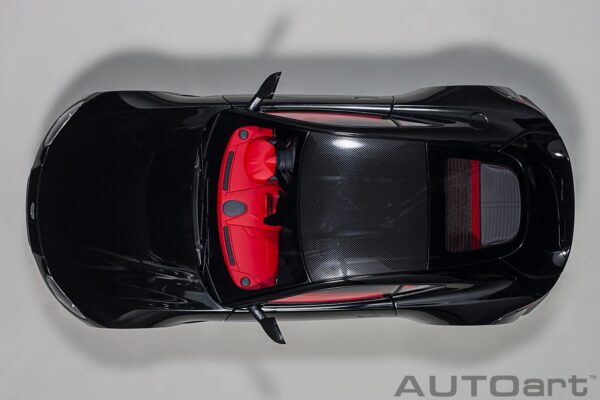 AUTOart 1:18 Aston Martin Vantage 2019 Jet Black (70275) Composite Model 21 AUTOart 1:18 Aston Martin Vantage 2019 Jet Black (70275) composite model – top-down view