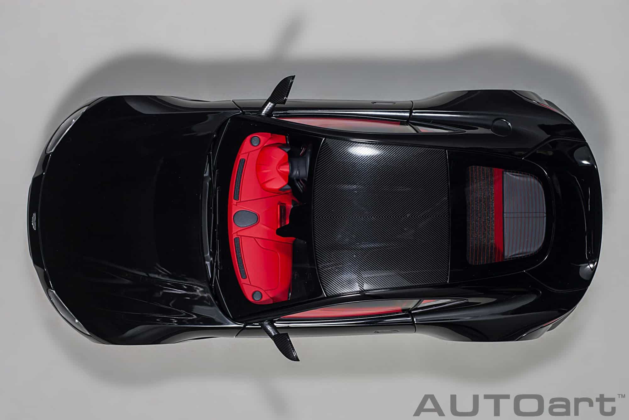 AUTOart 1:18 Aston Martin Vantage 2019 Jet Black (70275) Composite Model 10 AUTOart 1:18 Aston Martin Vantage 2019 Jet Black (70275) composite model – top-down view