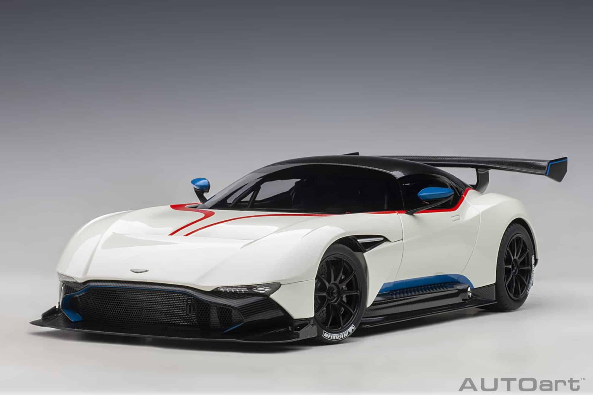 AUTOart 1:18 Aston Martin Vulcan Stratus White 2015 (70261) Composite Model 2 AUTOart 1:18 Aston Martin Vulcan Stratus White (70261) composite model – front three-quarter view