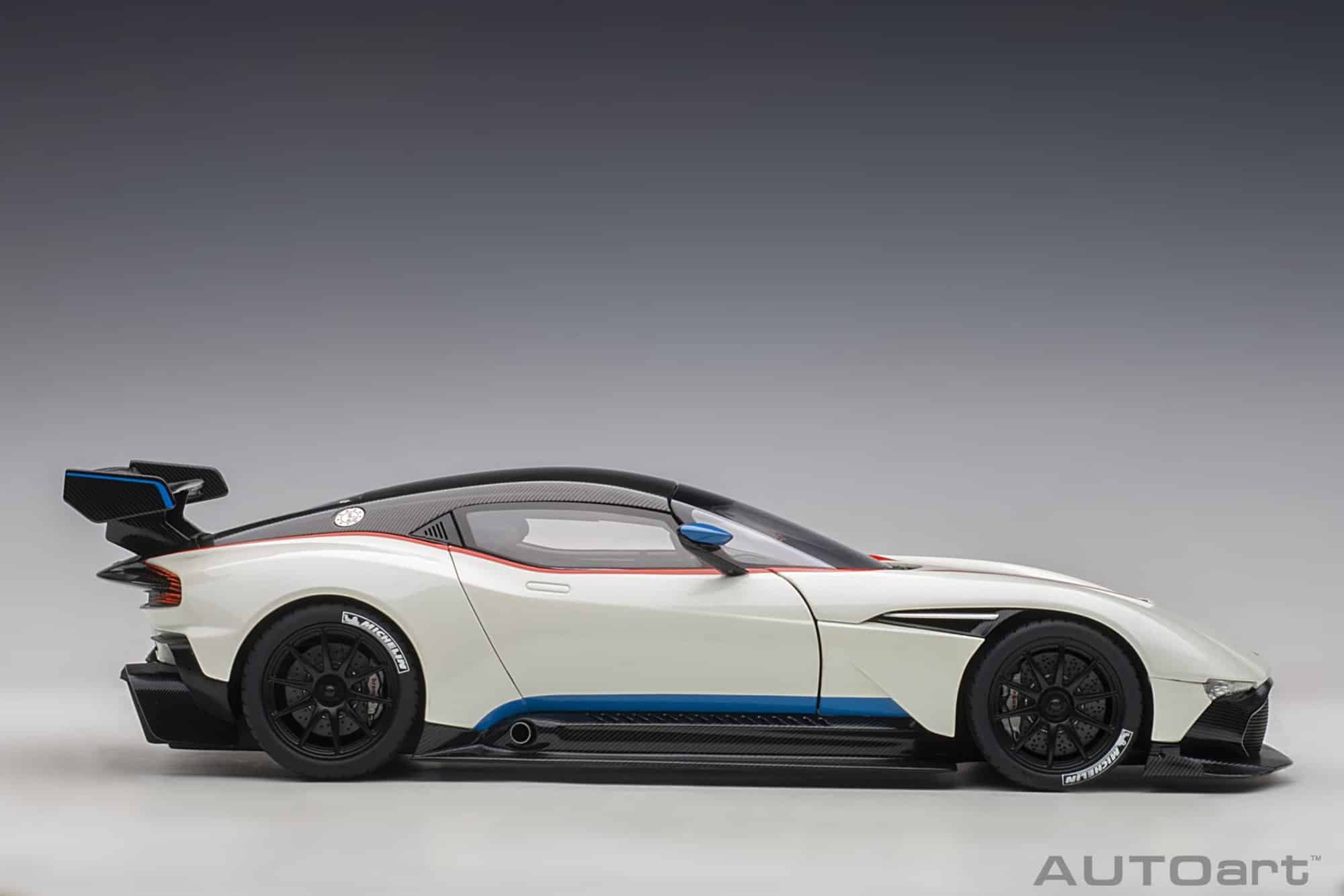 AUTOart 1:18 Aston Martin Vulcan Stratus White 2015 (70261) Composite Model 9 AUTOart 1:18 Aston Martin Vulcan Stratus White (70261) composite model – side profile