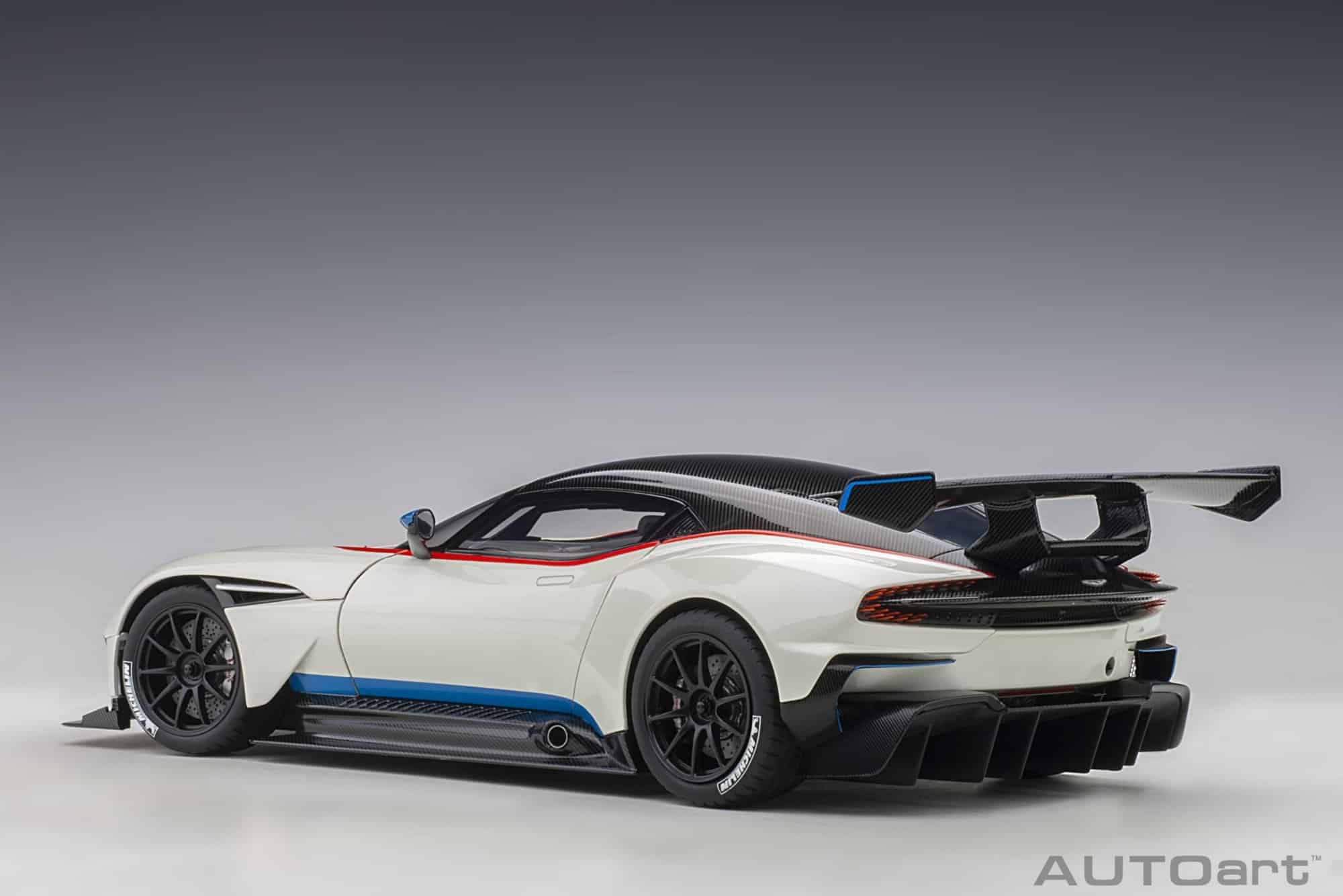 AUTOart 1:18 Aston Martin Vulcan Stratus White 2015 (70261) Composite Model 3 AUTOart 1:18 Aston Martin Vulcan Stratus White (70261) composite model – rear side view