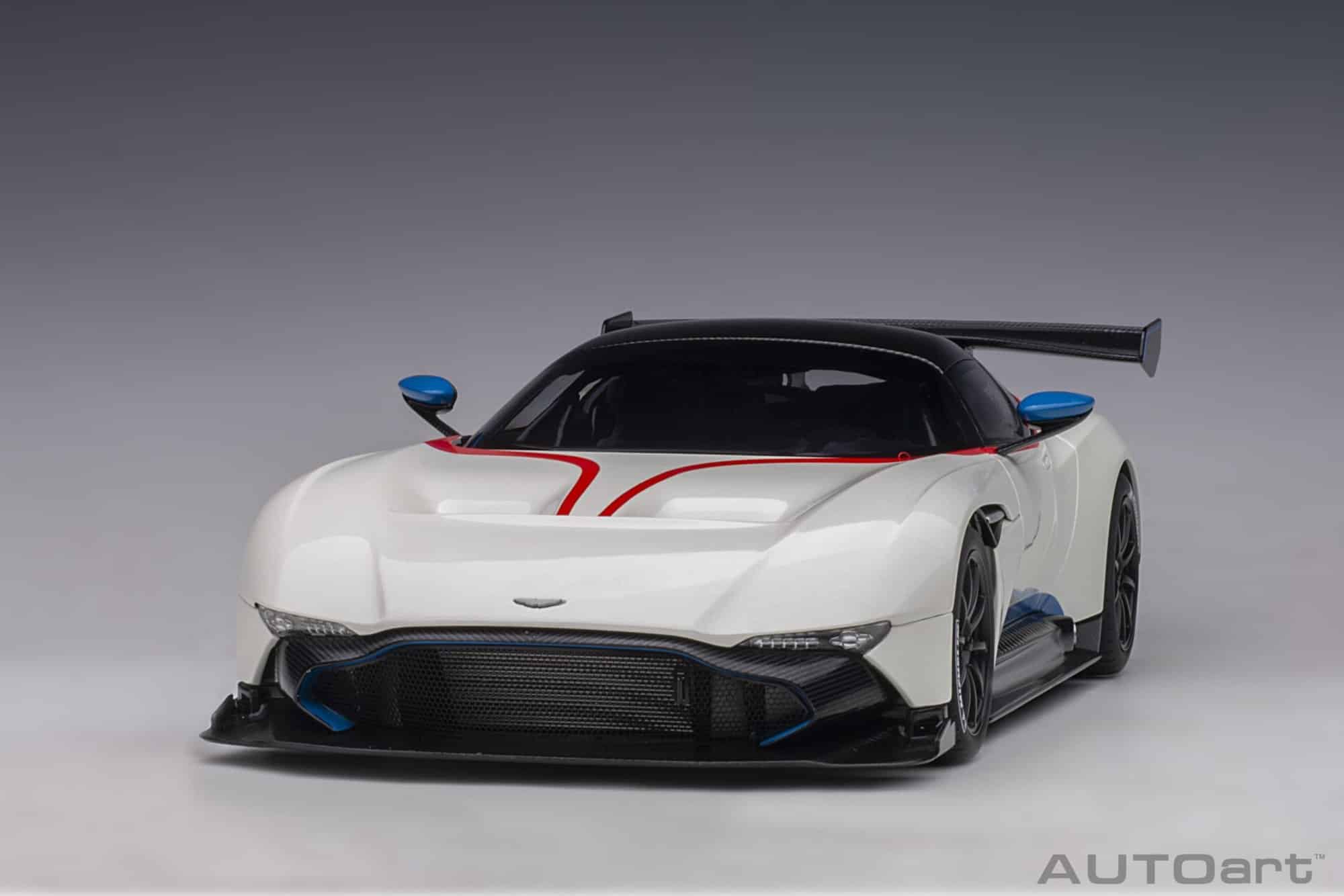 AUTOart 1:18 Aston Martin Vulcan Stratus White 2015 (70261) Composite Model 10 AUTOart 1:18 Aston Martin Vulcan Stratus White (70261) composite model – rear three-quarter view