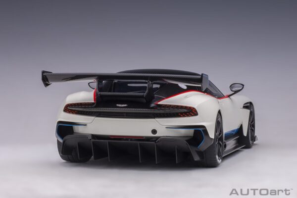 AUTOart 1:18 Aston Martin Vulcan Stratus White 2015 (70261) Composite Model 21 AUTOart 1:18 Aston Martin Vulcan Stratus White (70261) composite model – rear three-quarter view