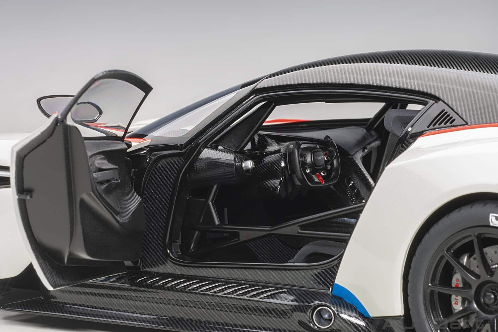 AUTOart 1:18 Aston Martin Vulcan Stratus White 2015 (70261) Composite Model 4 AUTOart 1:18 Aston Martin Vulcan Stratus White (70261) composite model – with doors open, driver side