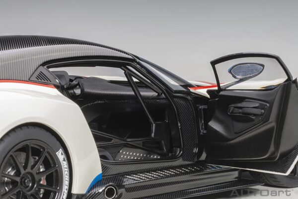 AUTOart 1:18 Aston Martin Vulcan Stratus White 2015 (70261) Composite Model 15 AUTOart 1:18 Aston Martin Vulcan Stratus White (70261) composite model – with doors open, passenger side