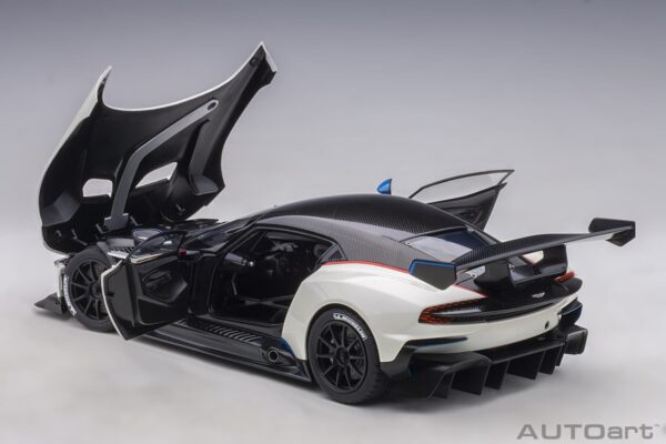 AUTOart 1:18 Aston Martin Vulcan Stratus White 2015 (70261) Composite Model 17 AUTOart 1:18 Aston Martin Vulcan Stratus White (70261) composite model – with doors and bonnet open