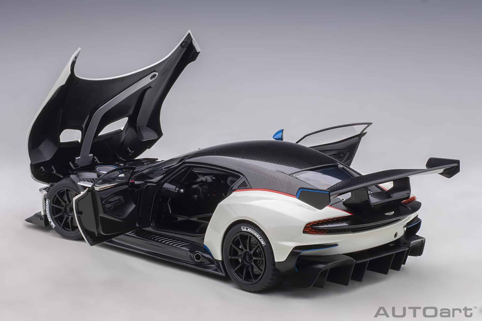 AUTOart 1:18 Aston Martin Vulcan Stratus White 2015 (70261) Composite Model 7 AUTOart 1:18 Aston Martin Vulcan Stratus White (70261) composite model – with doors and bonnet open
