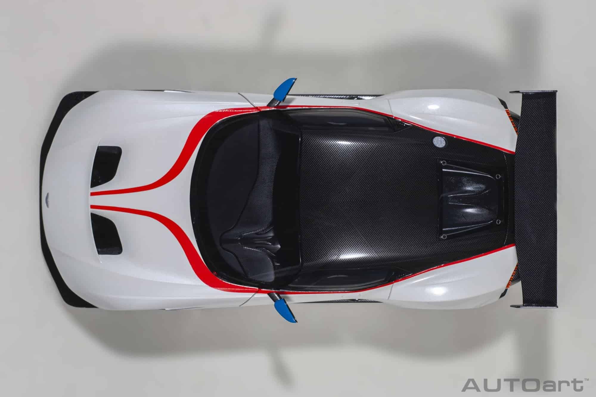 AUTOart 1:18 Aston Martin Vulcan Stratus White 2015 (70261) Composite Model 8 AUTOart 1:18 Aston Martin Vulcan Stratus White (70261) composite model – top-down view