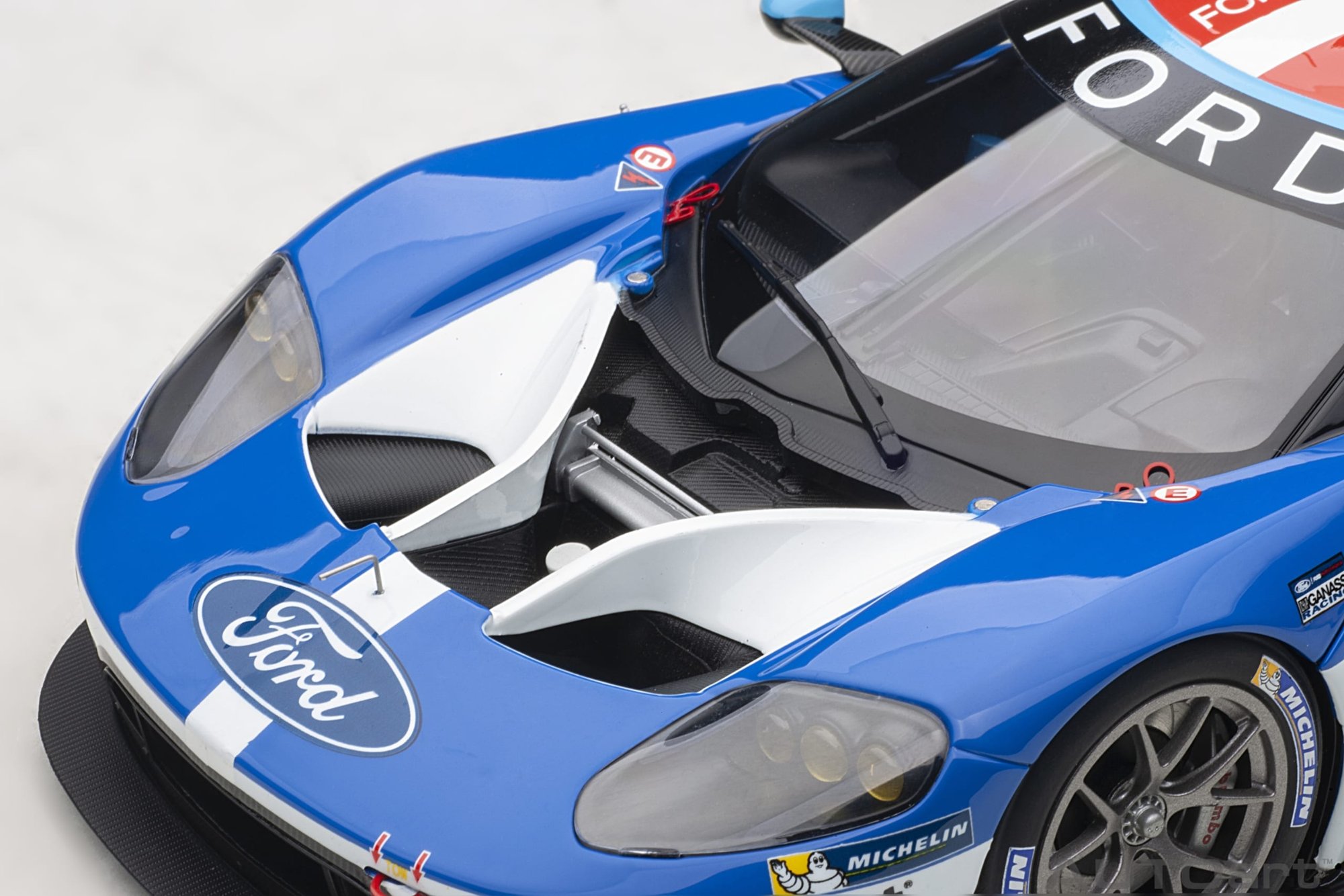 AUTOart 1:18 Ford GT No.67 2nd LMGTE Pro 24h Le Mans 2017 (81710) Composite Model 5 AUTOart 1:18 Ford GT GTE Pro Le Mans 24h 2017 #67 (81710) composite model – front three-quarter view