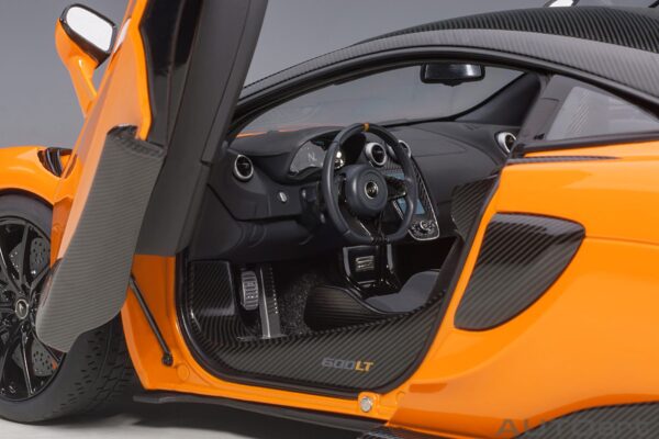 AUTOart 1:18 McLaren 600LT Myan Orange 2019 (76084) Composite Model 16 AUTOart 1:18 McLaren 600LT Myan Orange (76084) composite model – with dihedral doors open, driver side