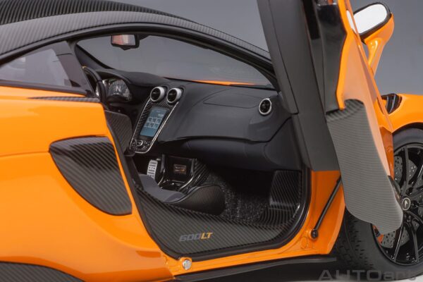 AUTOart 1:18 McLaren 600LT Myan Orange 2019 (76084) Composite Model 17 AUTOart 1:18 McLaren 600LT Myan Orange (76084) composite model – with dihedral doors open, passenger side