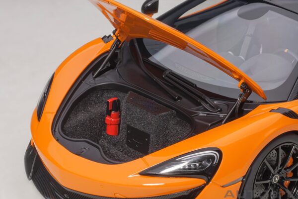 AUTOart 1:18 McLaren 600LT Myan Orange 2019 (76084) Composite Model 18 AUTOart 1:18 McLaren 600LT Myan Orange (76084) composite model – engine bay