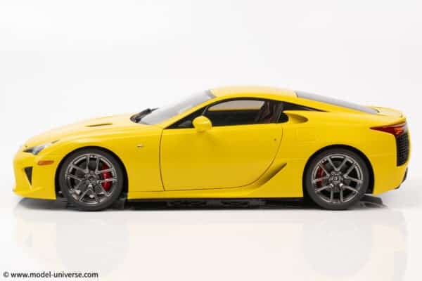 AUTOart - 1:18 Lexus LFA Pearl Yellow - Composite Model