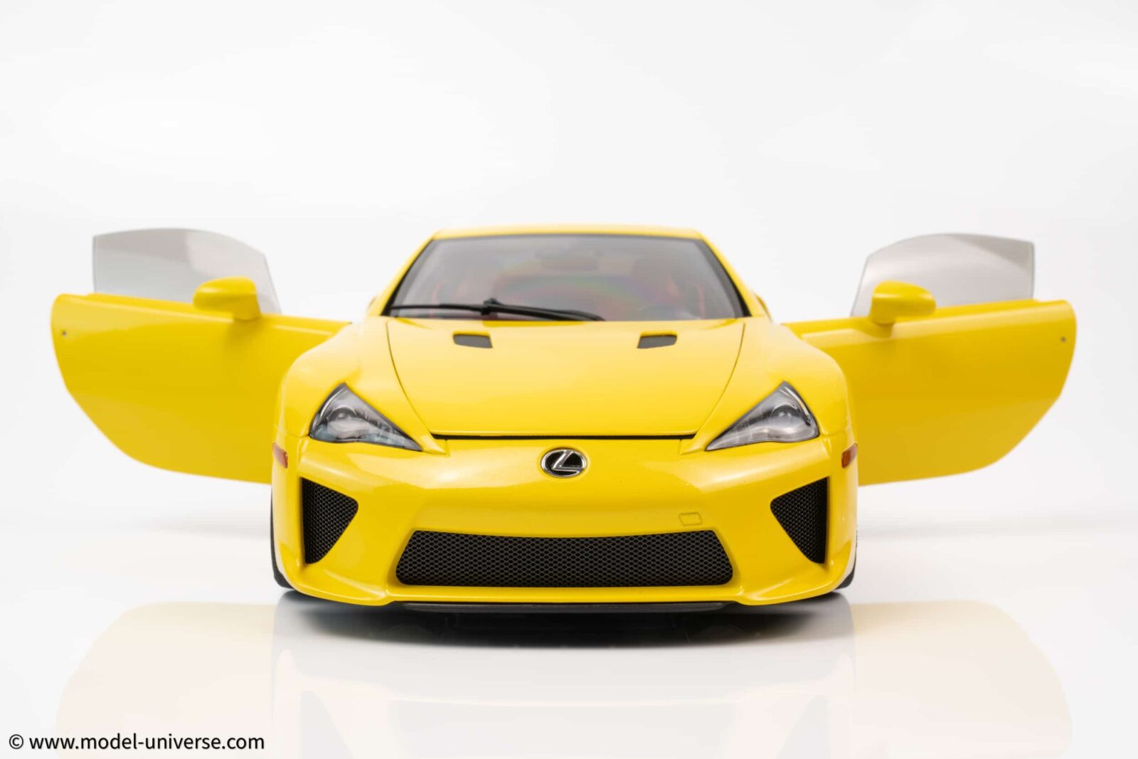 AUTOart - 1:18 Lexus LFA Pearl Yellow - Composite Model
