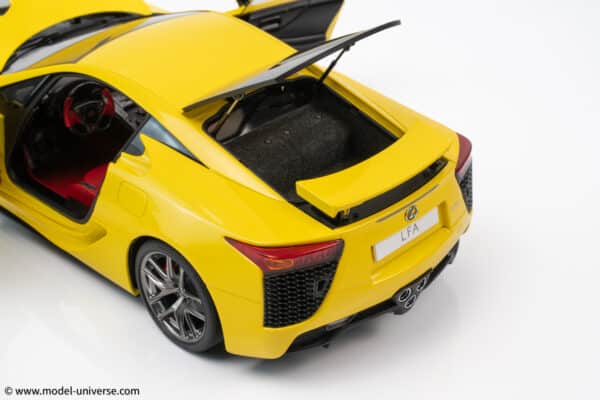 AUTOart - 1:18 Lexus LFA Pearl Yellow - Composite Model