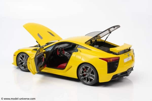 AUTOart - 1:18 Lexus LFA Pearl Yellow - Composite Model