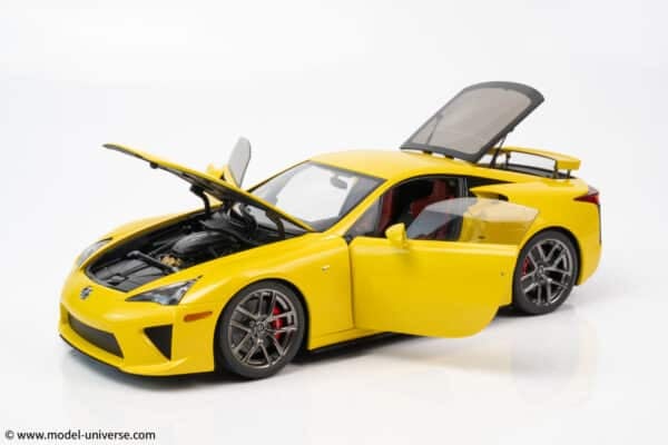 AUTOart - 1:18 Lexus LFA Pearl Yellow - Composite Model